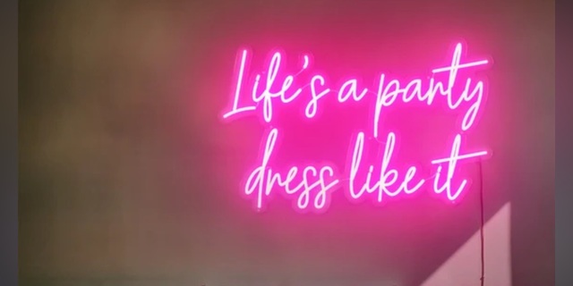Poshmark banner for @tumar